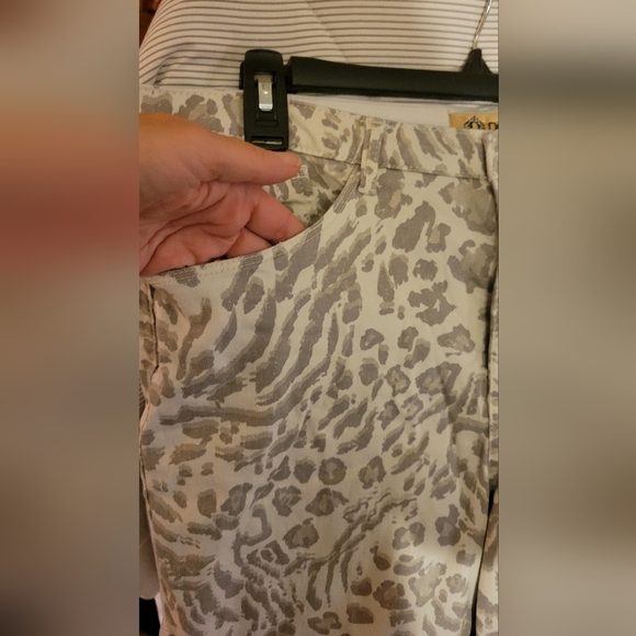 Democracy "Ab" solution Size 16 Animal Print Pants - Picture 2 of 6